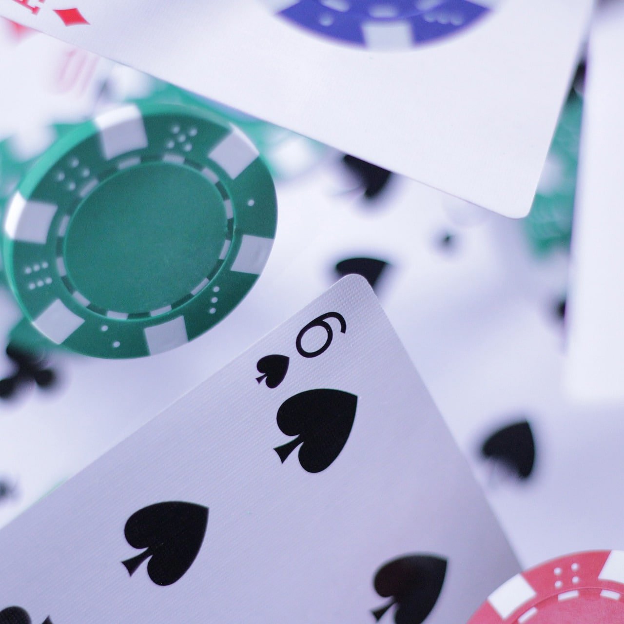 Bàn table games gồm poker và xì dách tại vui123